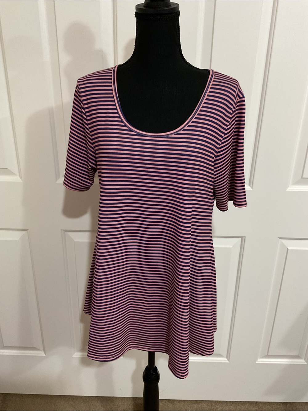 LulaRoe S Striped Perfect T in Pink and Navy